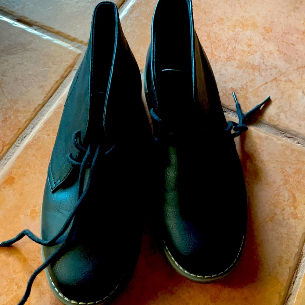 Boys black dress shoes size 6